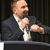 „Alleine durch Anpassungen im Bereich des Bürgergelds, das falsche Anreize setzt, lassen sich zig Milliarden generieren“, schreibt ...