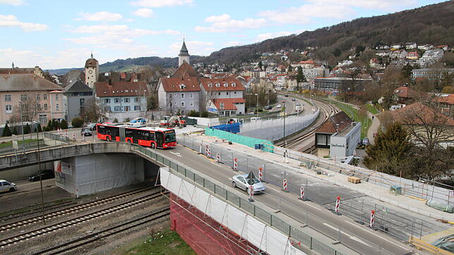 Bis November 2019 sollen die Arbeiten an der Kolpingbrücke in Waldshut andauern. Im April beginnt die zweite Bauphase mit einer ...