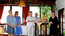 Mirjam Richter (von links), Katrin Wayenberg, Tarja Sohmer, Dirk Strauch, Fanny Neuhaus und Antje Smollich genießen eine Woche lang eine ...