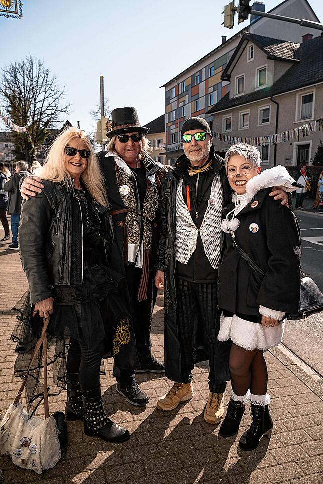 Bild 2: Unvergessliche Bilder vom Rosenmontagsumzug in Gottmadingen: So bunt war die Fasnacht 2025!