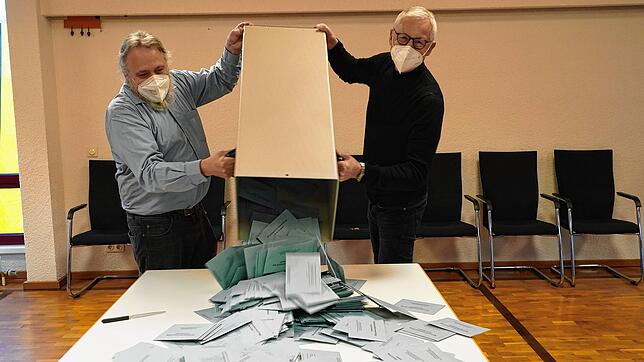 Wegen der Corona-Pandemie nimmt in allen Gemeinden die Zahl der Briefwähler stark zu &ndash; wie auch hier in Brigachtal. 2,5 Mal so ...