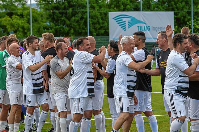 Bild 2: Legenden-Spiel beim SV Rheintal endet 5:5 – wir haben Fotos!