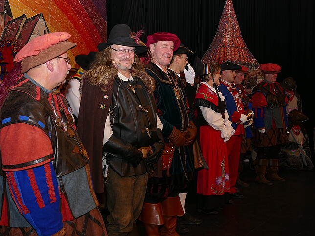 Bild 8: Bilder der Premiere zu den Narrenspielen des Rattlinger Narrenvereines Burg Rosenegg