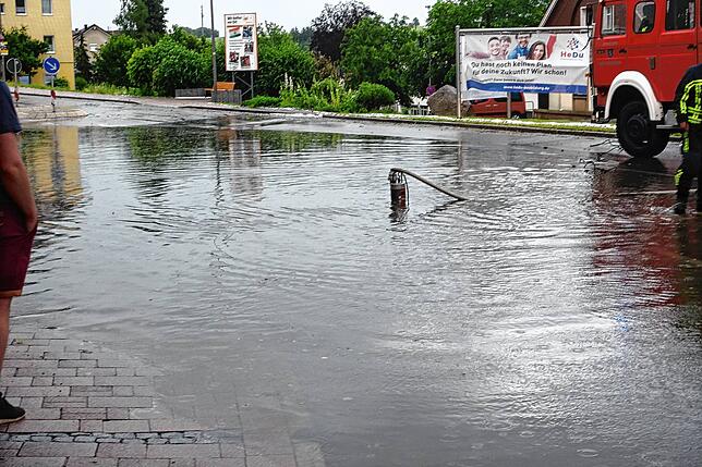 Ein Unwetter hat am Montag, 21. Juni, einen großen Schaden in Bonndorf angerichtet. Straßen wurden überschwemmt, Keller überflutet, ...