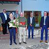 Mit Blumen und einem Präsent wurden Fritz Reiser und seine Ehefrau Dorothea (Bildmitte) bei der Beil-Stiftung offiziell verabschiedet. ...