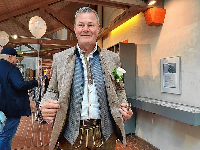 Fesches aus Füssen macht auch in Villingen stolz: Mit Lederhose, Trachtenhemd, Wams und Janker heiratet Matthias Hoppe.