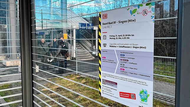 Ein Aushang am Bahnhof Gottmadingen weist auf den Schienenersatzverkehr hin.