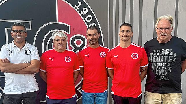 Neue Aktivtrainer beim FC 08 Bad Säckingen: Sportvorstand Francesco Billeci freut sich ebenso auf Antonio Cutrona, Ricardo Abrantes und ...