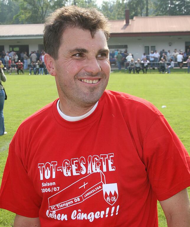 Erfolg in Sasbach: Mit dem FC Tiengen 08 gelang Oliver Baumgartner am 2. Juni 2007 als Trainer der Verbleib in der Landesliga am letzten ...