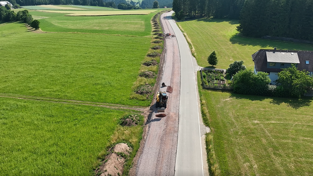 Möglichst noch dieses Jahr soll der neue Radweg fertig sein. Foto: Landratsamt
