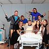 Sie stehen beim Theaterstück des Kirchenchores auf der Bühne: Marius Zeiher, Harry Metzger, Heike Rossatti und Karin Lessmann (hinten ...