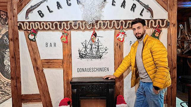 Tevfik Ceylan ist seit dreieinhalb Jahren Wirt der Black Pearl. Er findet es sehr schade, dass die mühevoll angebrachte Dekoration in ...