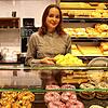 Natalie Laktjuschin hat in der Azubi-Woche die Verantwortung für die Bäckerei des Schulz-Marktes in Waldshut.