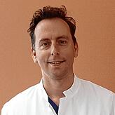 Dr. Stefan Bushuven rechnet mit mehr Infektionen, aber wenigen schweren Verläufen.
