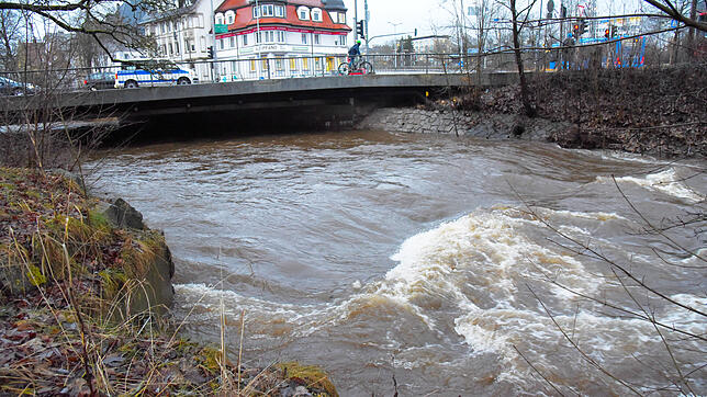 Hochwasser 03, Di. 03.02. 20 am frühen Abend, Bickenbrücke