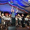 Dirigenten Frank Amrein hat für das Wunschkonzert der Stadtmusik Waldshut 18 Titel aus den Genres Traditionelle Blasmusik, Gesang und ...