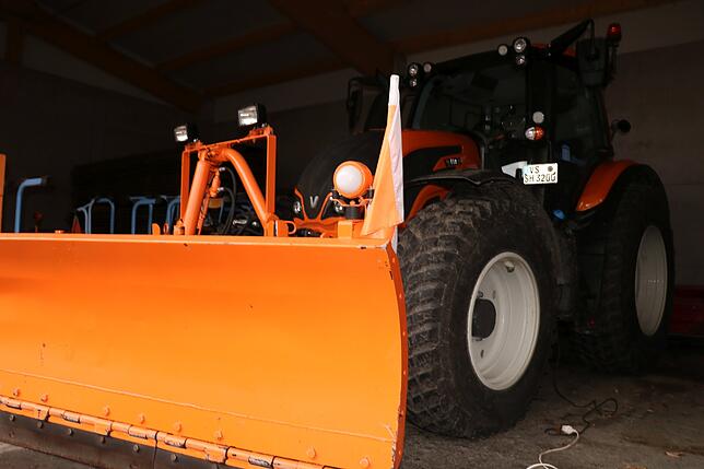 Die jüngte große Anschaffung für den Bauhof ist ein 140 PS starker Traktor.