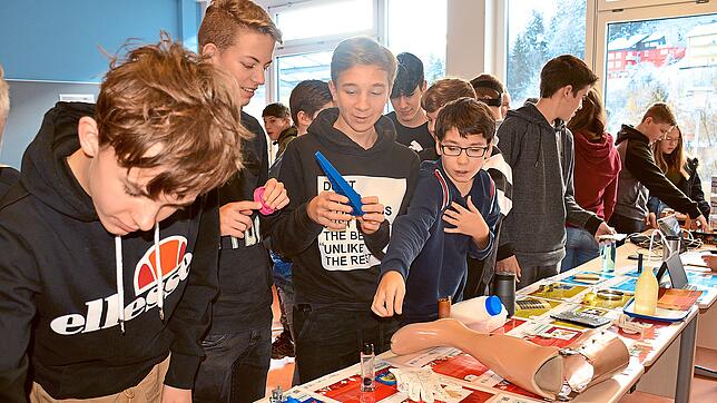 Das Interesse der Neuntklässler der Realschule an den Mint-Berufen ist geweckt. Nach dem interaktiven Vortrag schauen sie sich die ...