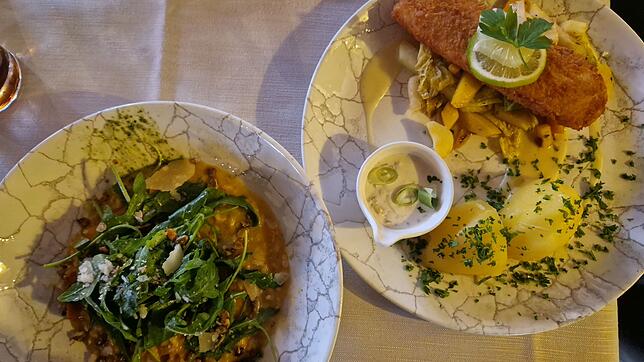 Im Restaurant &bdquo;Traube&ldquo; gibt ein regelrechtes Mittagsmenü: Vorspeise, Hauptgang, Nachtisch &ndash; ein bisschen wie in ...