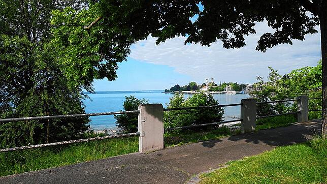 Aktuell herrscht noch häufig Ruhe am Bodenseeufer wie hier in Friedrichshafen. In den Pfingstferien dürfte sich das ändern.