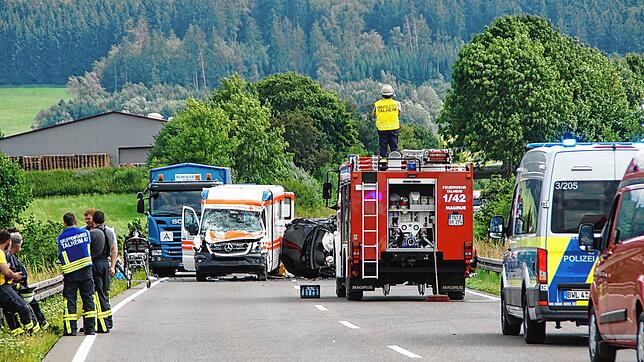 Rettungskräfte vor Ort: Die Einsatzleitung hat die Feuerwehr Talheim.