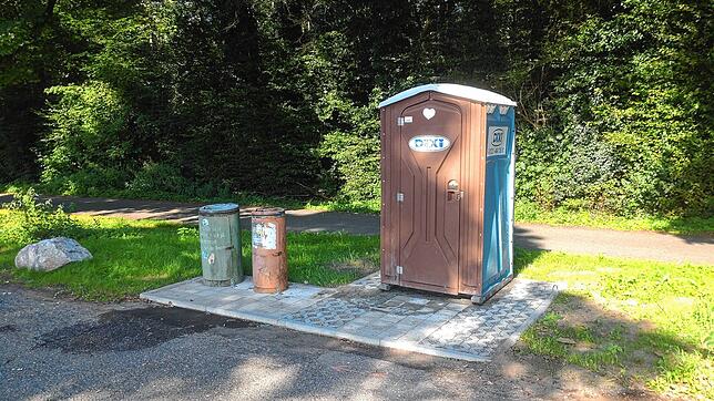 An der B314 am Eichwaldparkplatz zwischen Lauchringen und Wutöschingen wurde ein mobiles Toilettenhäuschen aufgestellt. Zwei weitere ...