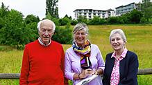 Bernhard Bueb, Schirmherr der Bürgerinitiative, Sprecherin Andrea Knorr, und Magdalena Bühler, Anwohnerin im Landschaftspark Sankt ...