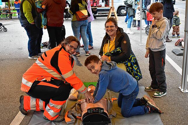 Bild 1: Feuerwehrabteilung Birkendorf: Vierter Aktionstag des Rettungswesens mit buntem Programm