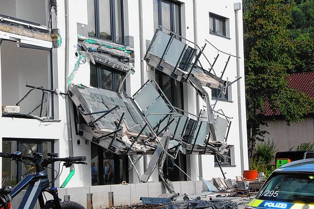 So sieht es in der Vogtgasse in Blumberg am Morgen nach der Zerstörung des Gebäudes aus. Bild: Bernhard Lutz