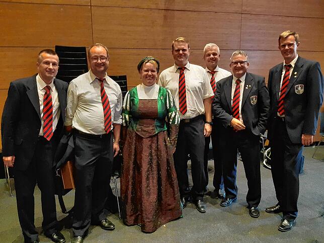 Bild 15: OB-Wahl: Das sind die Bilder der Wahlparty in der Stadthalle