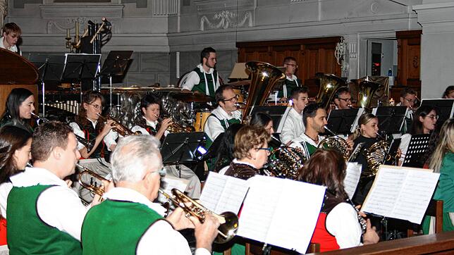 Begeisterte beim Kirchenkonzert in Herrischried: die Trachtenkapelle Hogschür. Bilder: Andreas Böhm