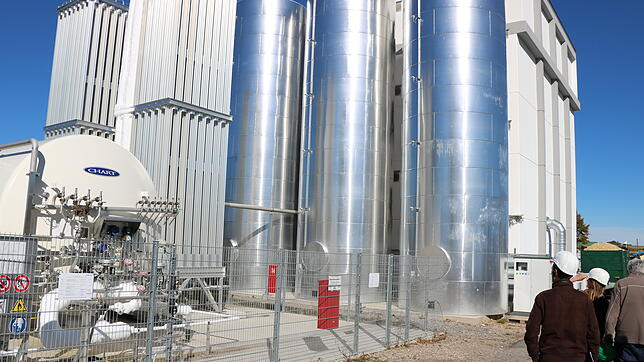 Aus Abwärme sowie dem Blockheizkraftwerk der Fleischwarenfabrik Adler wird die Wärmelieferung für das geplante Nahwärmenetz Bonndorf Ost ...