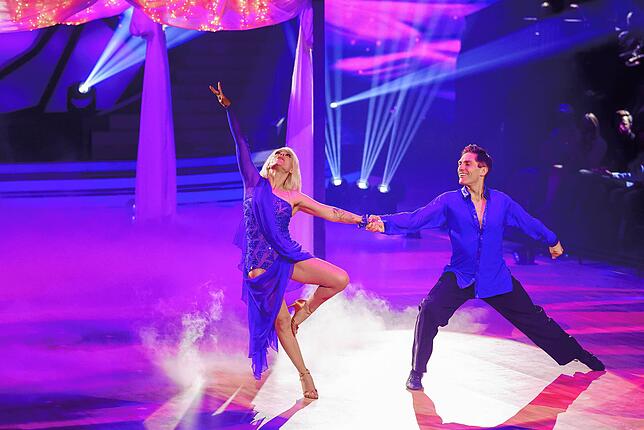 Bei „Let‘s Dance“ tanzen Promis mit Profitänzern. Hier Sängerin Michelle mit Christian Polanc.