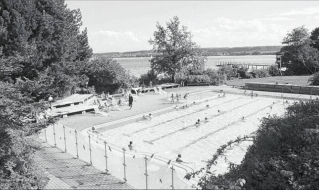 Das alte Jakobsbad in Konstanz wird 2005 abgerissen. Viele Konstanzer trauern um ihr Jaköble.