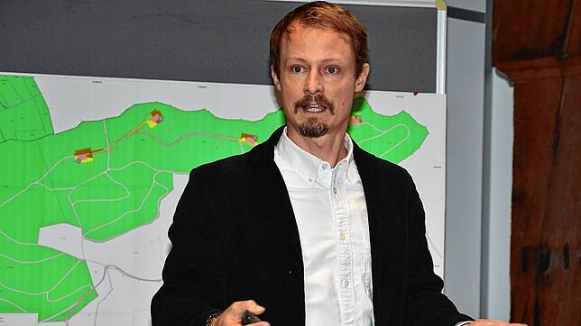 Der Projektleiter Patrick Schenk stellte den Medien das Windenergieprojekt Chroobach vor.