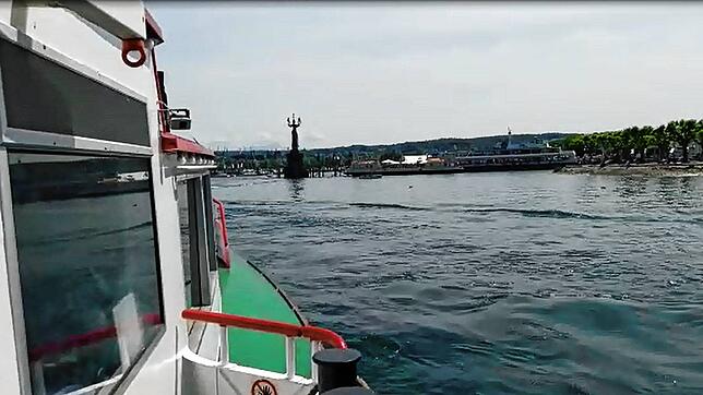 Der Wasserbus auf dem Weg in Richtung Hafen.