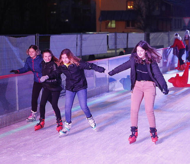 Bild 7: Alle Bilder zum Start der Blumberger Eisbahn