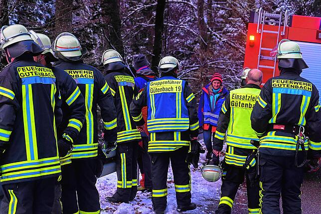 Die Feuerwehr Gütenbach ist mit rund 15 Einsatzkräften vor Ort.