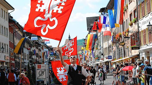 Für den Festumzug wird die Waldshuter Innenstadt am Sonntag, 20. August, ab 13.30 Uhr gesperrt. Das Archivbild zeigt Teilnehmer der 550. ...