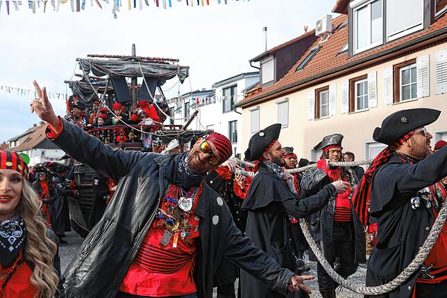 Bild 25: So bunt war der große Umzug beim Seenarrentreffen in Allensbach 2024 &ndash; Teil 3