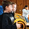 Die ersten Töne am Waldhorn: Das Bild entstand bei der Instrumentenvorstellung an der Grundschule in Erzingen. Wie Musikvereine ...