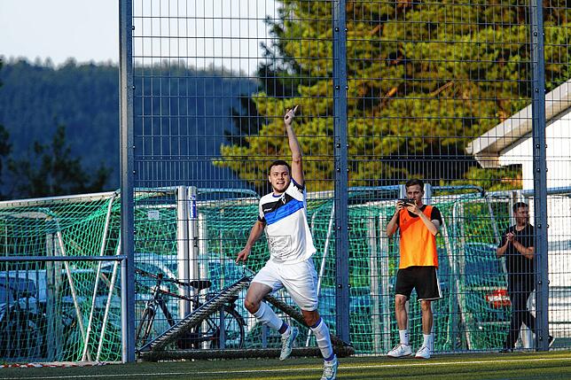 Bild 21: Der FV Tennenbronn gewinnt gegen den FC Öhningen-Gaienhofen. Wir haben die besten Bilder!