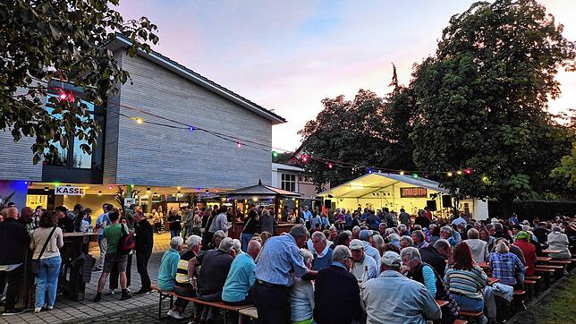 Gemütliche Abendstimmung beim Musikverein Bankholzen