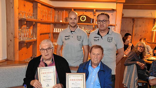 Vor knapp einem Jahr – im Juni 2024 – wurde Egon Schlenker für seine 60-jährige Mitgliedschaft beim Fußballclub Fischbach geehrt und ...