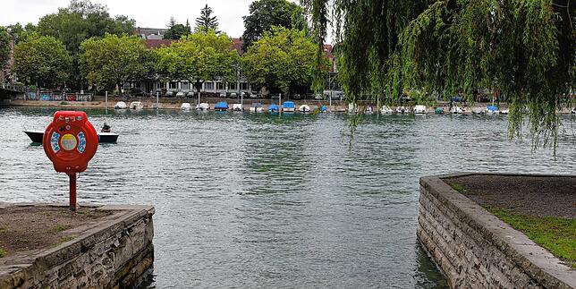 Der Badezugang im Herosé Park an der Fahrradbrücke in Konstanz ist wieder ersichtlich.
