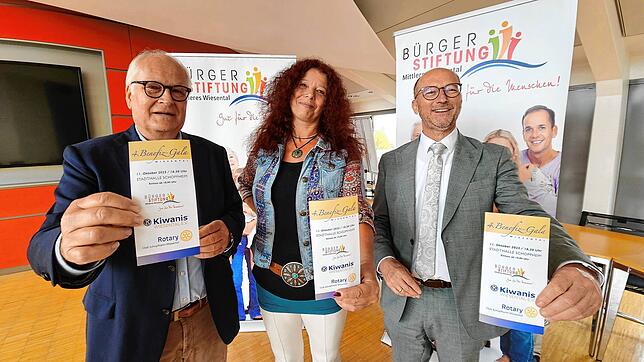Thomas Faller vom Rotary-Club, Silke Calk vom Kiwanis-Club und Georg Ückert, Vorstand der Bürgerstiftung (von links), freuen sich auf ...