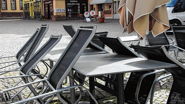 Bilder wie diese vom Bad Säckinger Münsterplatz gehörten monatelang zum traurigen Alltag. Nun ist der Corona-bedingte Lockdown für die ...