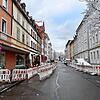 In der Markgrafenstraße in Konstanz sind momentan beide Gehwege abgesperrt. Ein Bürger versteht nicht, wieso hier so planlos abgesperrt ...