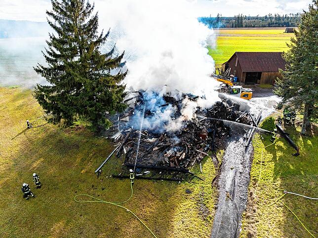 Bild 4: Bilder vom Großbrand in Fischbach: So haben die Flammen gewütet