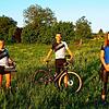 Die Macher der Endurance Challenge in gebührendem Abstand (von links): Carmen Braun und Christian Weich (c2-energize) sowie Kerstin Rohr ...